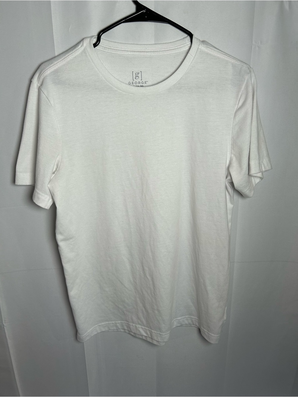 George White Short Sleeve Crew Neck T-Shirt in 34-36 small